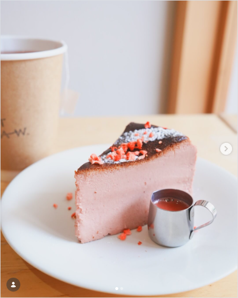 苺バスクチーズケーキ